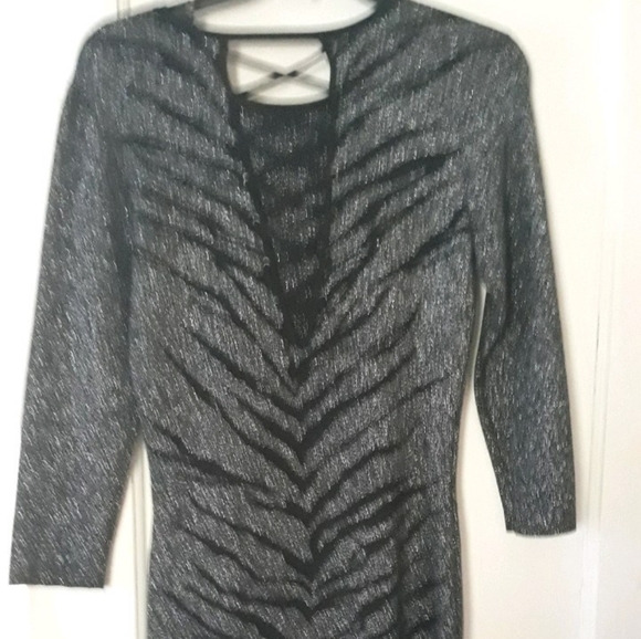 Dresses - Picture 3 of 5